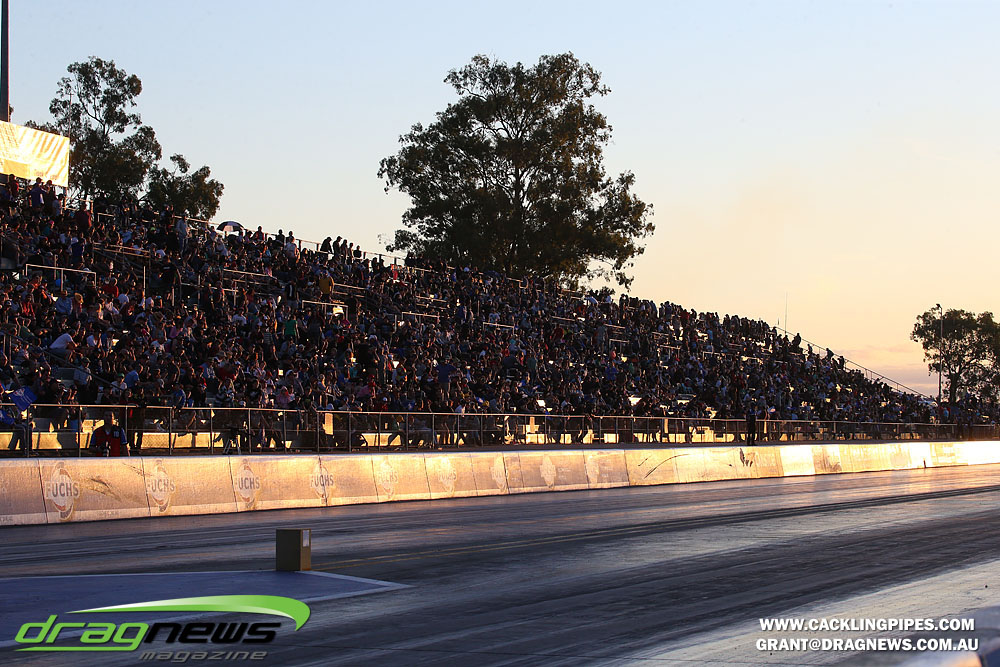 WillowbankCrowd 040615 07