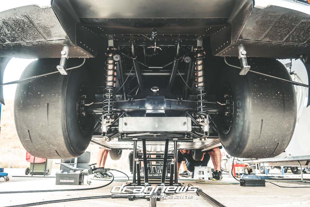 Rear end suspension on a drag radial Ford Mustang car